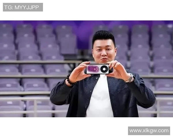 从草根到巨星足球明星逆袭背后的奋斗与荣耀故事